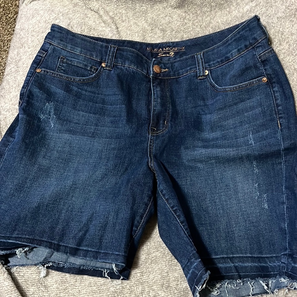 Melissa McCarthy Seven7 shorts